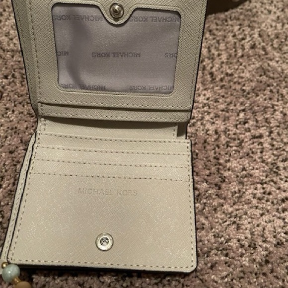 Michael Kors crossbody bag and small wallet - Picture 3 of 8